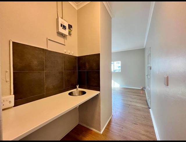 BUSINESS PROPERTY TO RENT IN BEACH ESTATE